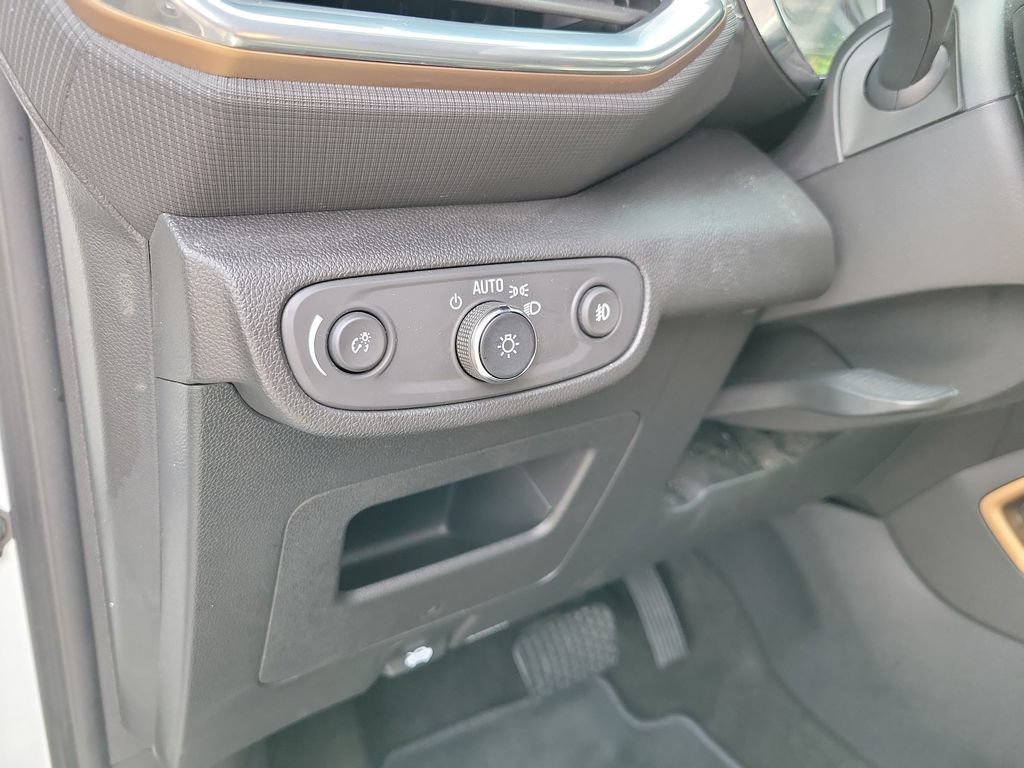 Used 2023 Chevrolet TrailBlazer ACTIV w/ Sun and Liftgate Package FWD image 25