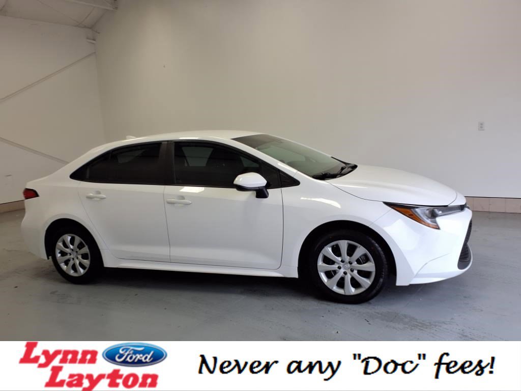 Used 2022 Toyota Corolla LE image 2