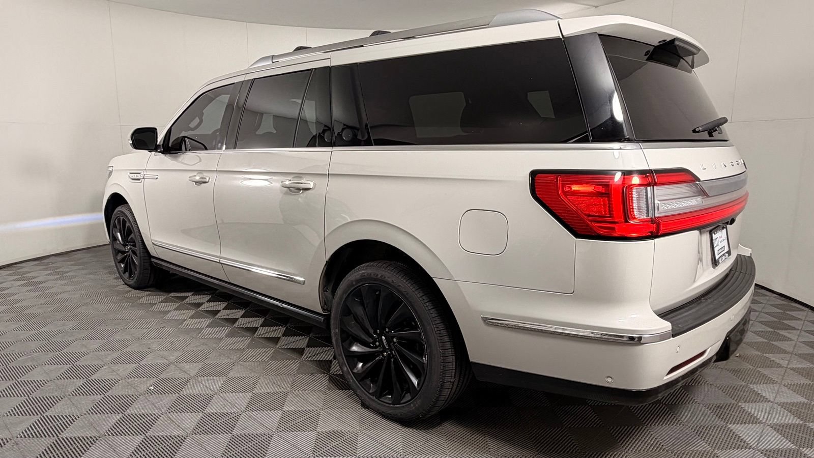 Used 2021 Lincoln Navigator L Reserve AWD/4WD image 6