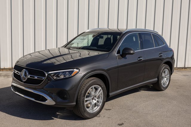 Certified 2025 Mercedes-Benz GLC 300 4MATIC image 4