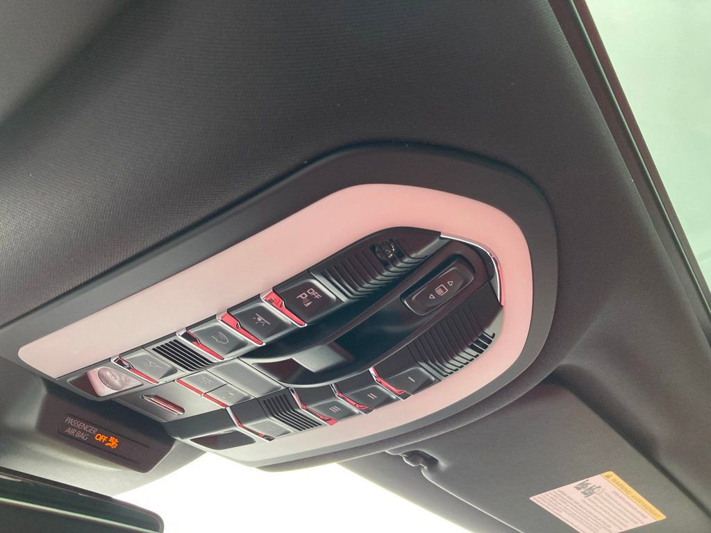 Used 2025 Porsche Macan image 14