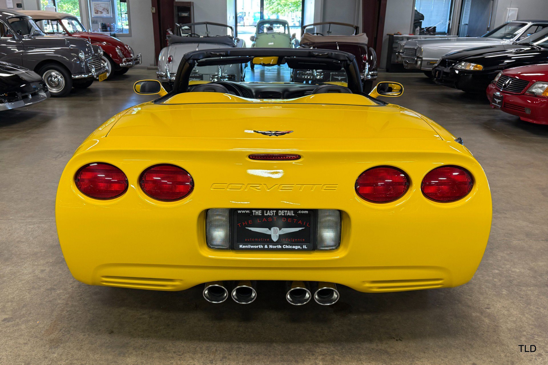 Used 2002 Chevrolet Corvette w/ Preferred Equipment Group2 image 15