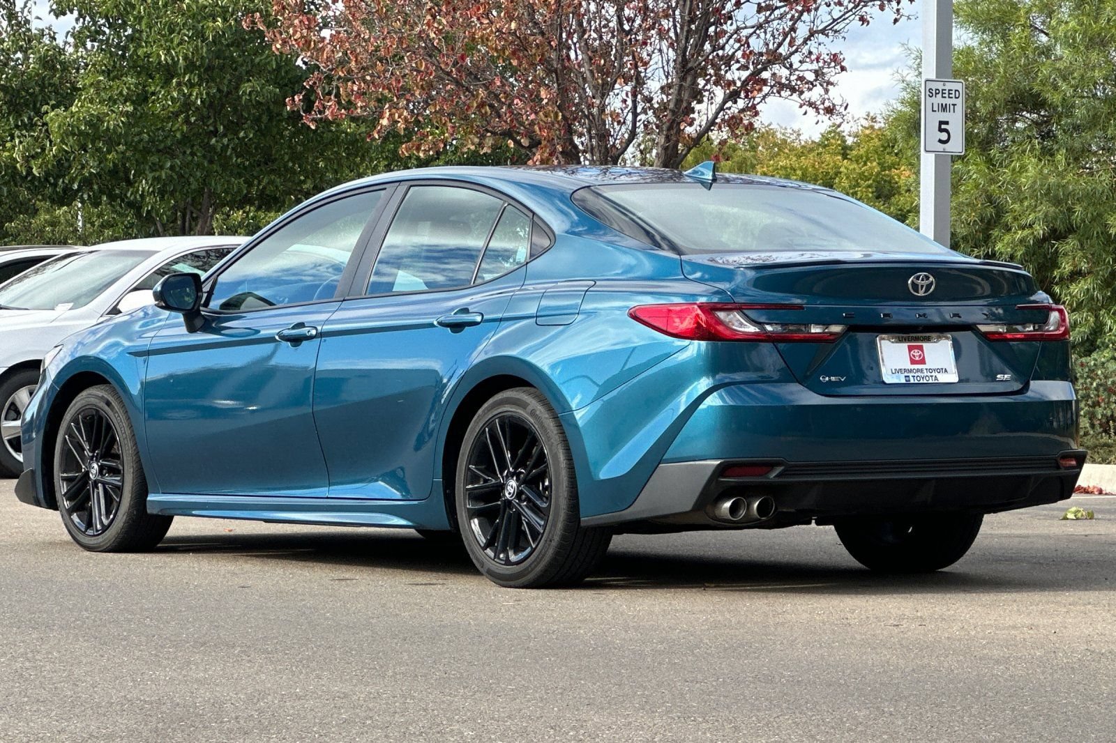 Used 2025 Toyota Camry SE FWD image 6
