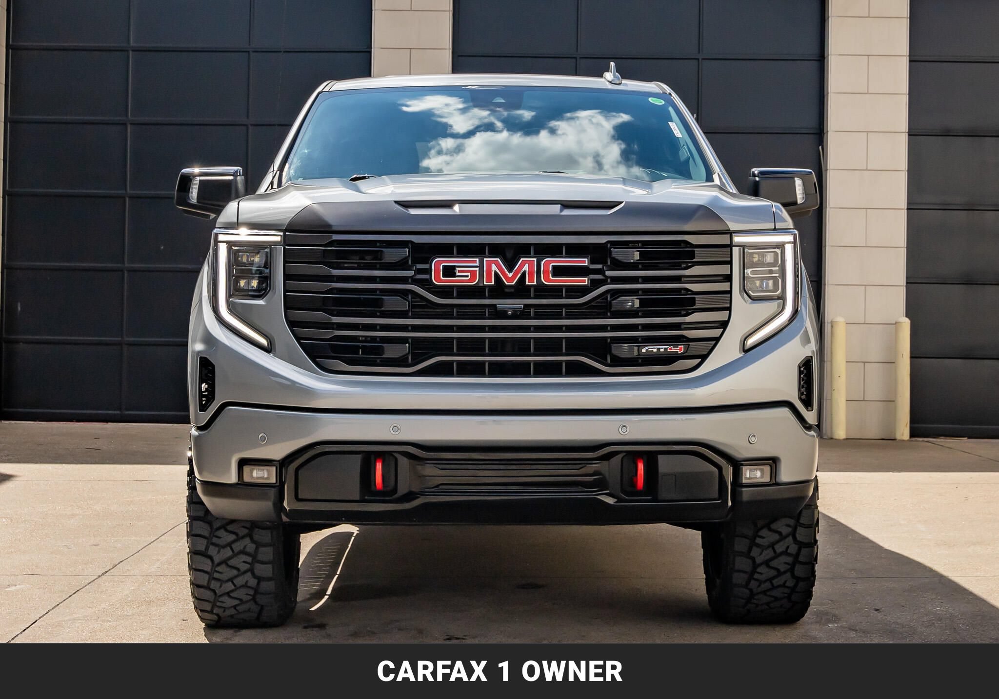 Used 2024 GMC Sierra 1500 AT4 w/ Technology Package AWD/4WD image 4