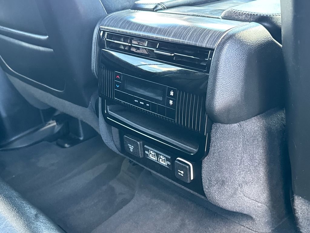 Certified 2024 Jeep Wagoneer Series II w/ Flexible Seating Group RWD image 18