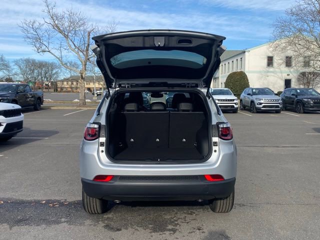 New 2026 Jeep Compass Latitude image 9