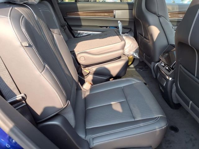 New 2026 Cadillac Vistiq Sport image 22