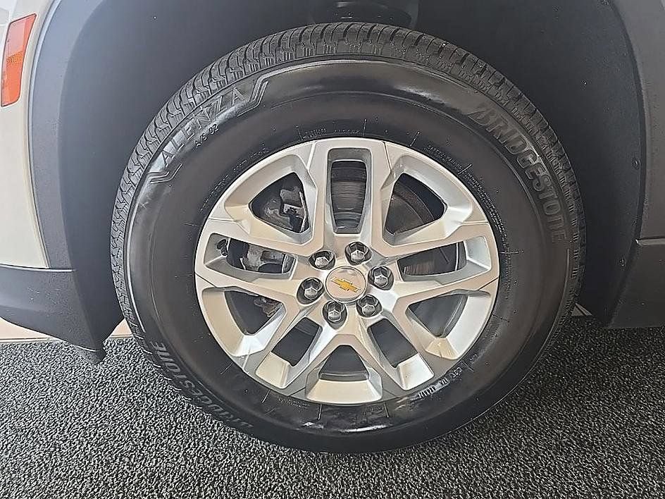 Used 2023 Chevrolet Traverse LS AWD/4WD image 44