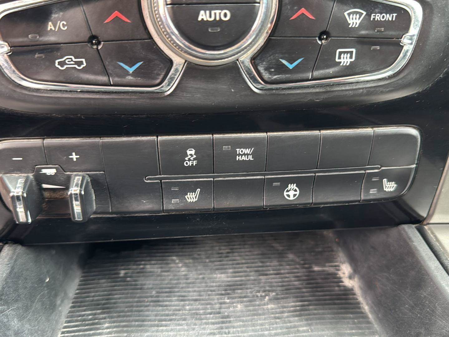 Used 2014 RAM 1500 Sport w/ Convenience Group AWD/4WD image 17