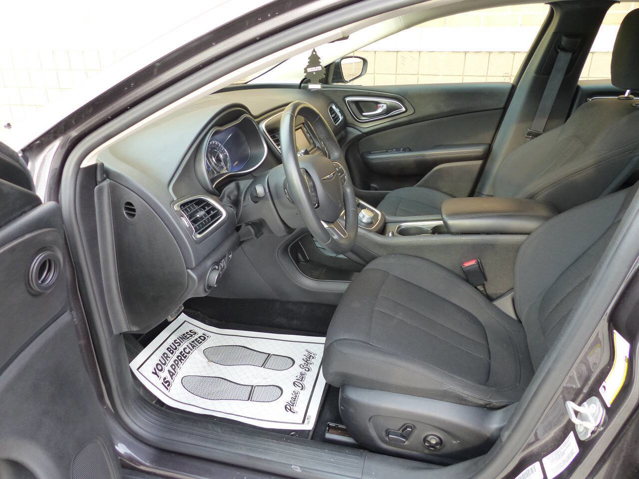Used 2016 Chrysler 200 Limited w/ Convenience Group image 20