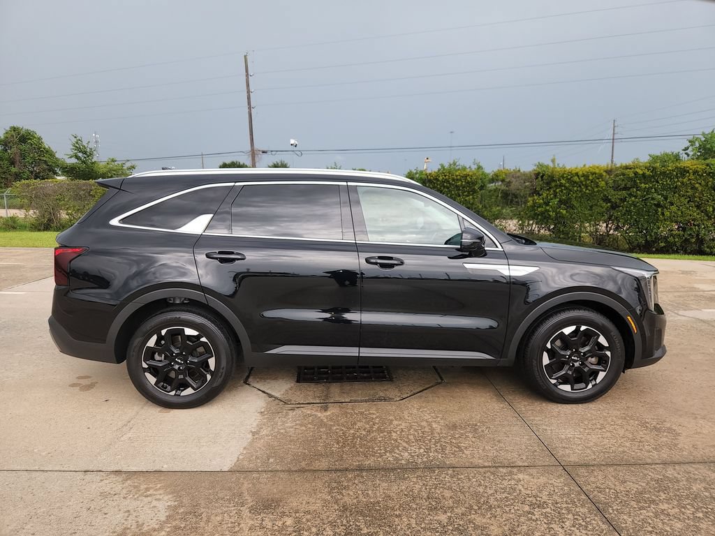 Used 2024 Kia Sorento S w/ Panoramic Sunroof Package FWD image 4