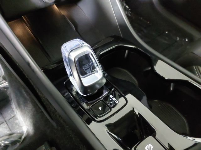 Used 2025 Volvo XC40 B5 Plus AWD/4WD image 28