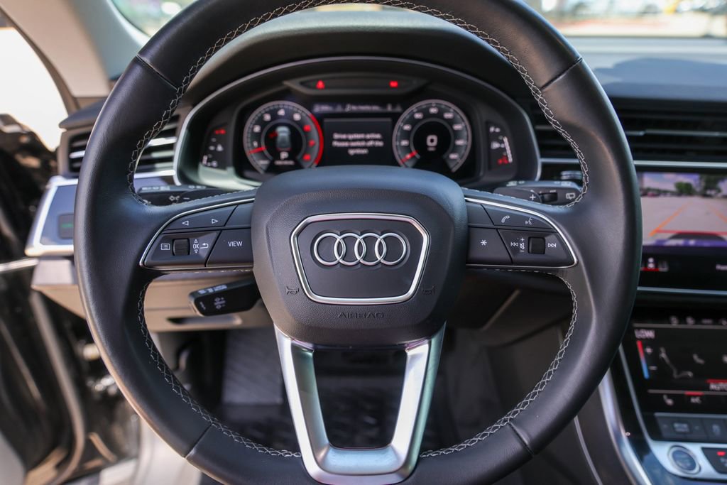 Used 2022 Audi Q8 Premium image 12