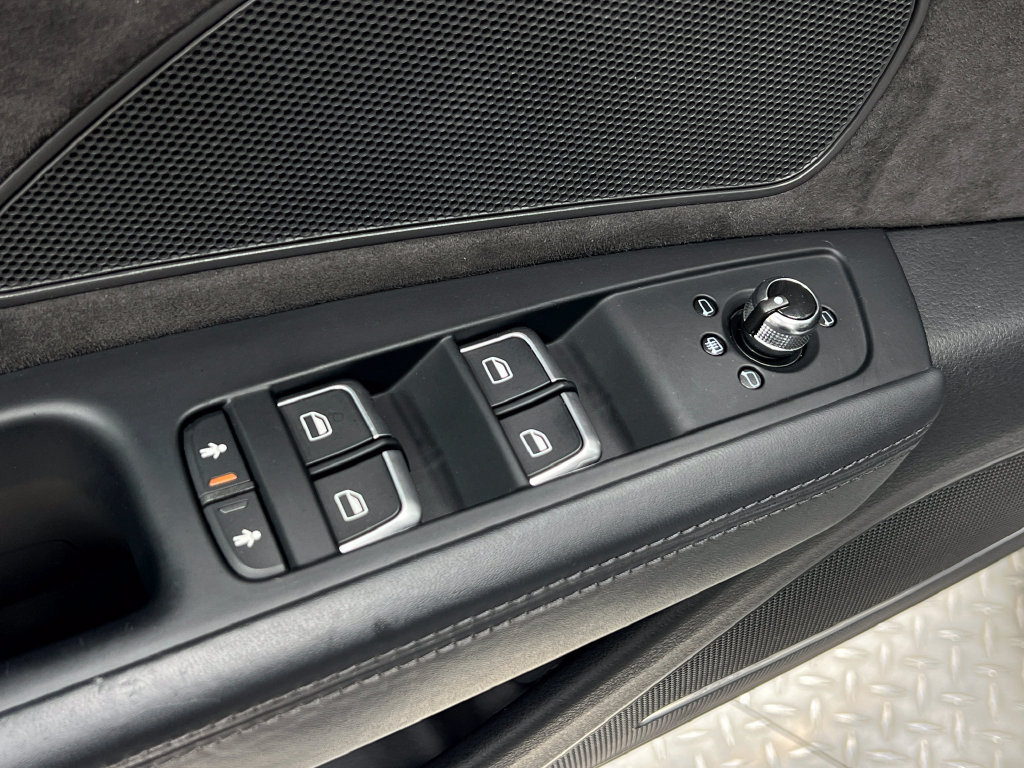 Used 2015 Audi S8 AWD/4WD image 17