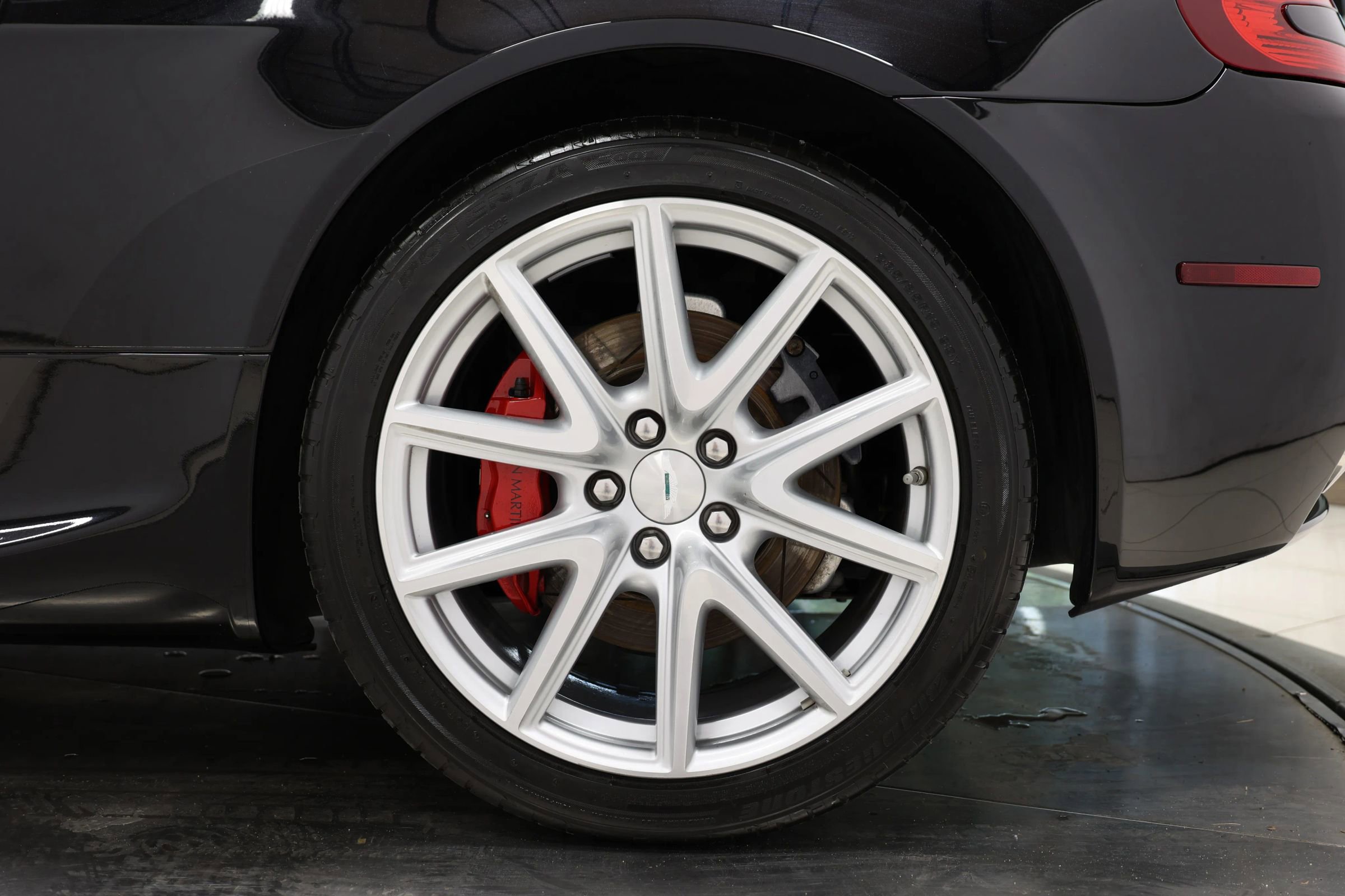 Used 2012 Aston Martin V8 Vantage Roadster image 92