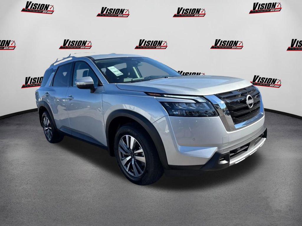 New 2025 Nissan Pathfinder SL image 3
