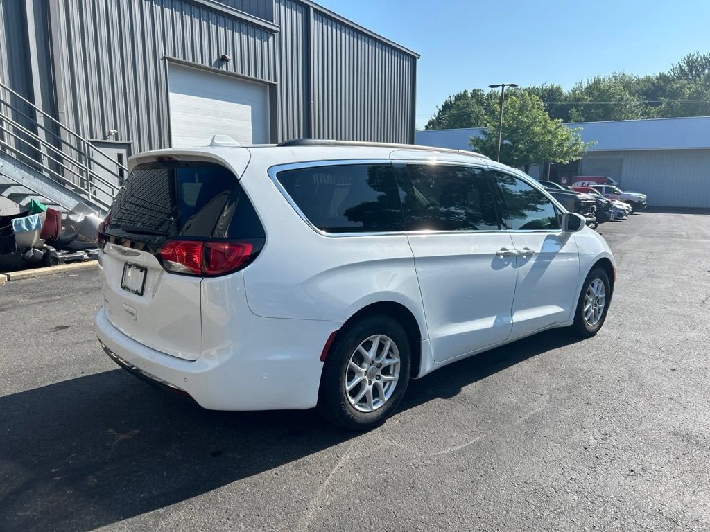 Certified 2020 Chrysler Pacifica Touring FWD image 3