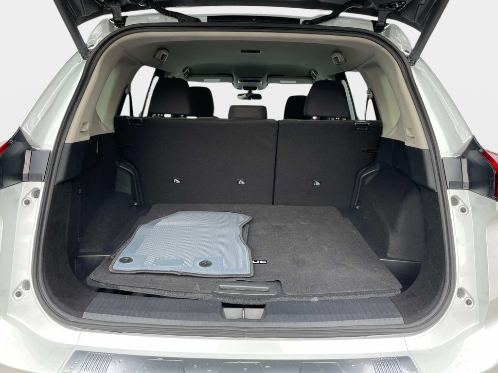Used 2026 Nissan Rogue SV FWD image 9
