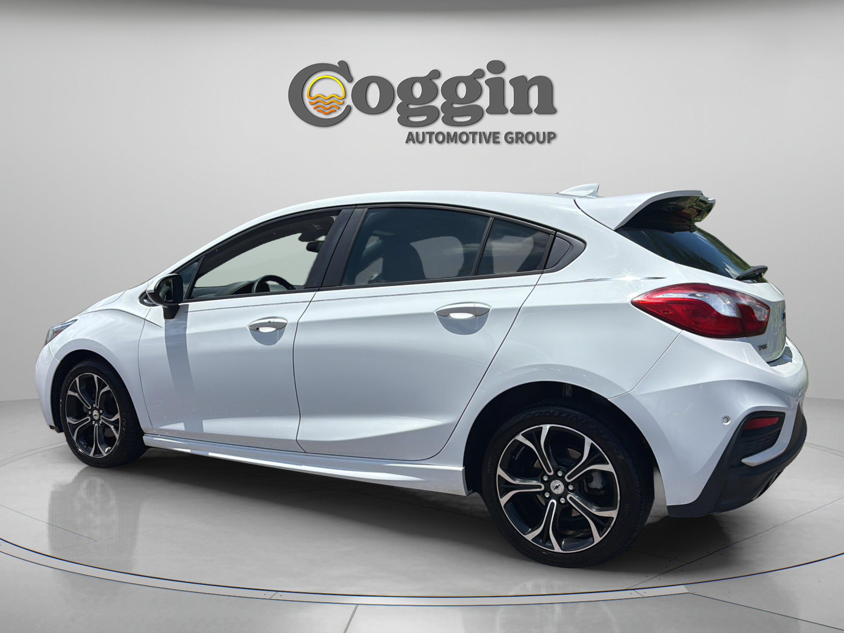 Used 2019 Chevrolet Cruze LT w/ Convenience Package FWD image 3