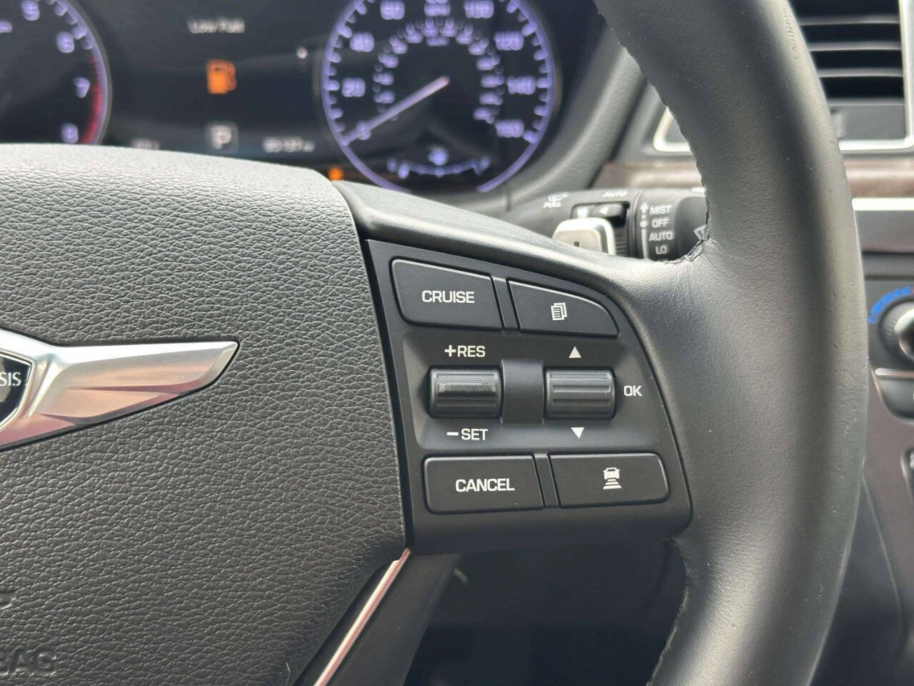 Used 2015 Hyundai Genesis 5.0 RWD image 28