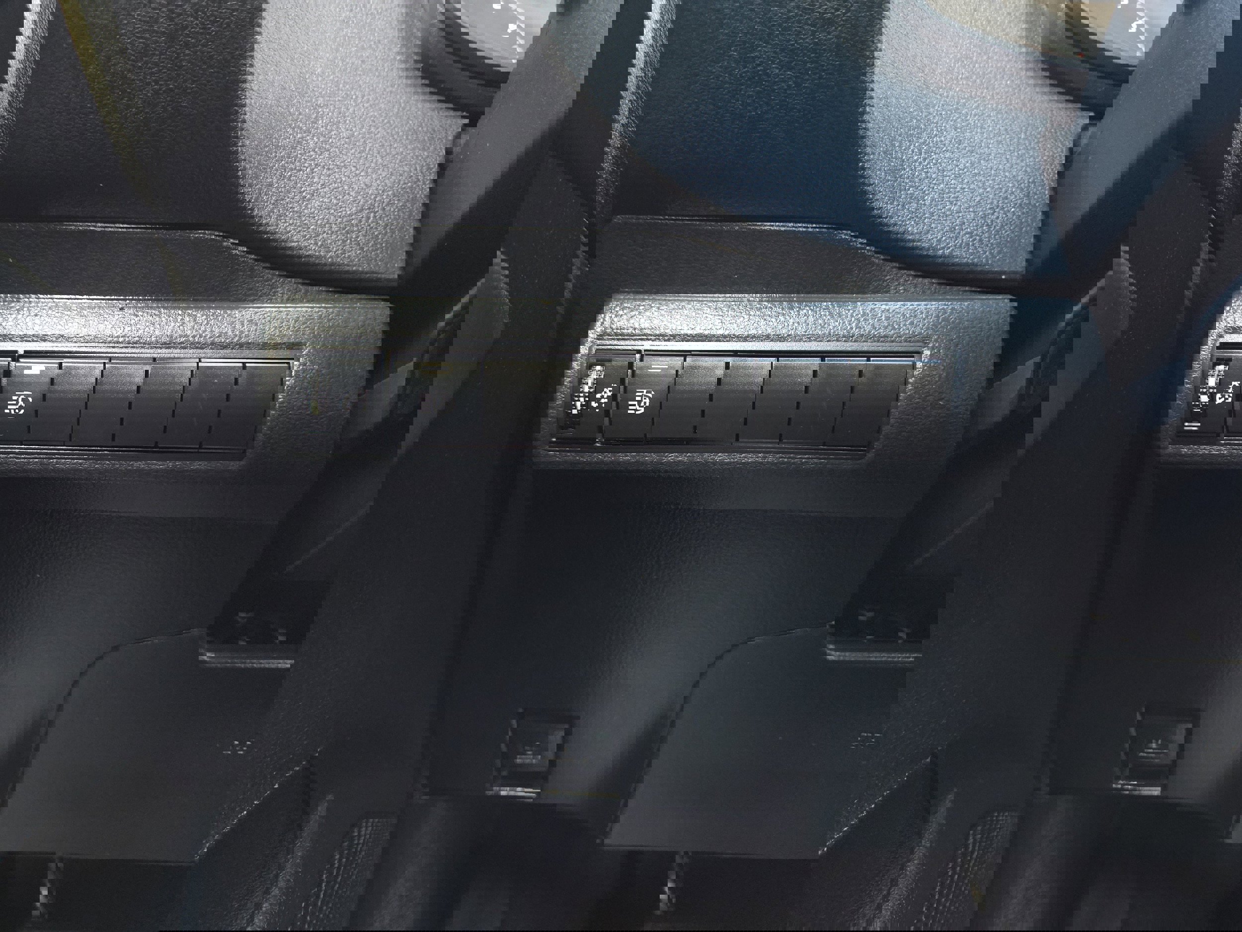 Used 2023 Toyota Corolla LE image 33