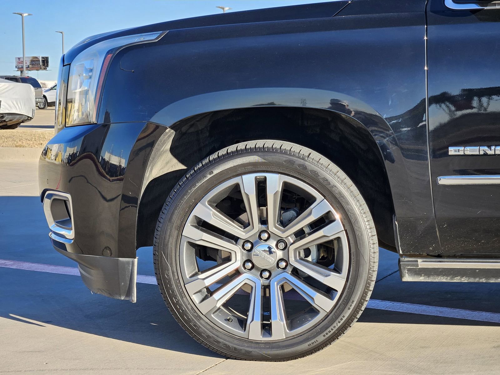 Used 2019 GMC Yukon Denali w/ Denali Ultimate Package image 11