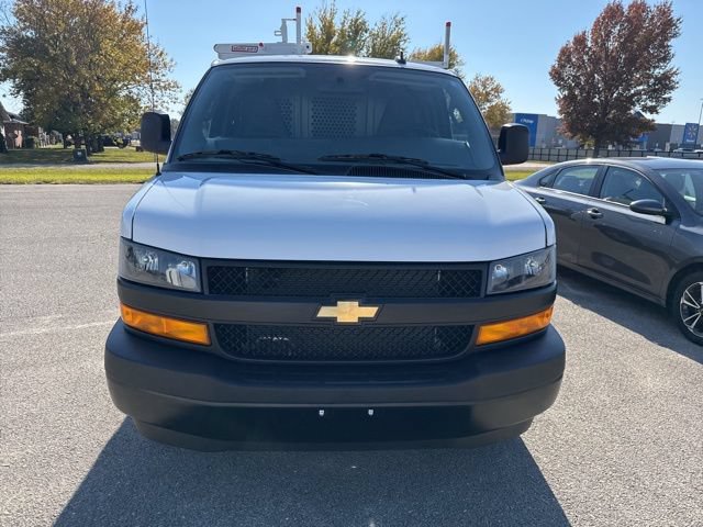 Used 2025 Chevrolet Express 3500 w/ Driver Convenience Package RWD image 6