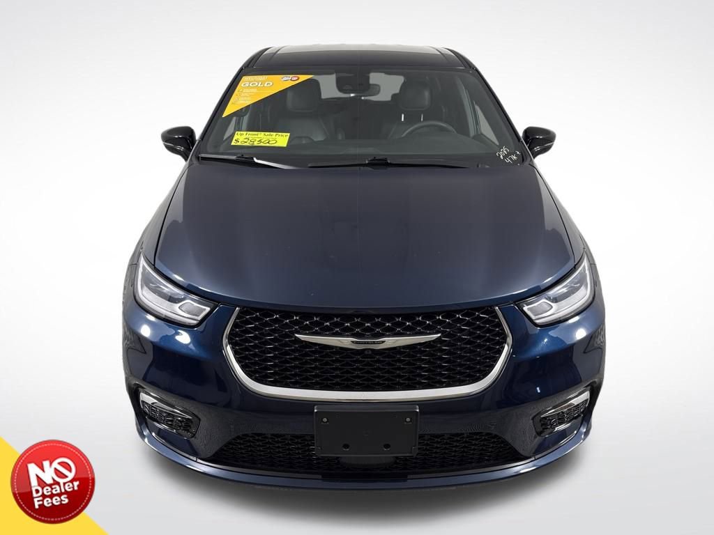 Used 2025 Chrysler Pacifica Select image 9