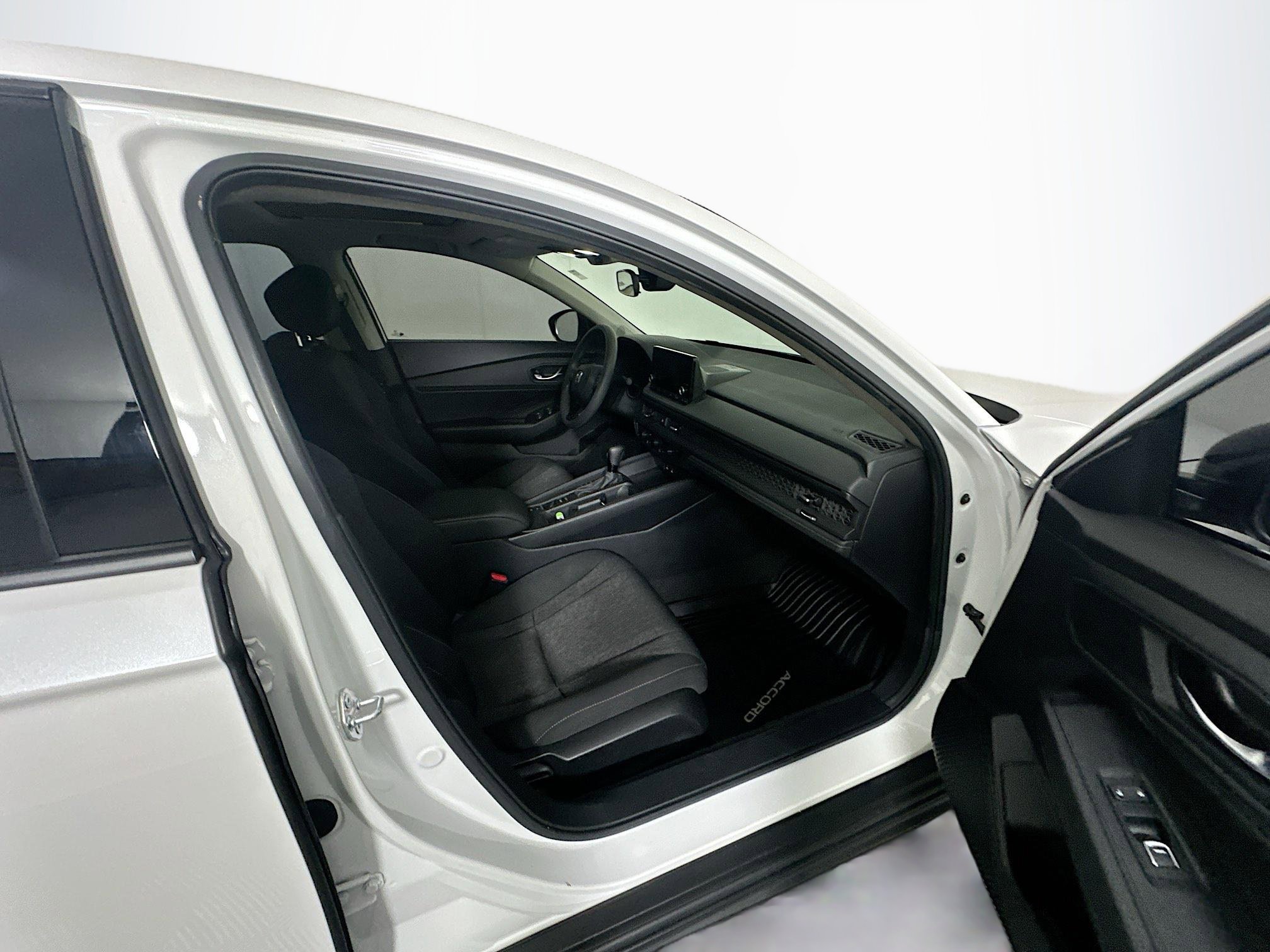 Used 2025 Honda Accord SE image 29