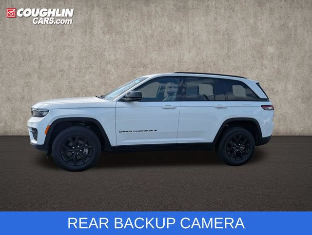 Used 2025 Jeep Grand Cherokee Altitude AWD/4WD image 5