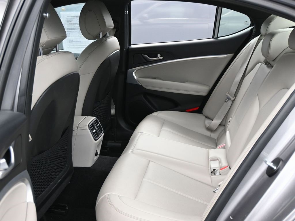 Used 2023 Genesis G70 2.0T image 32