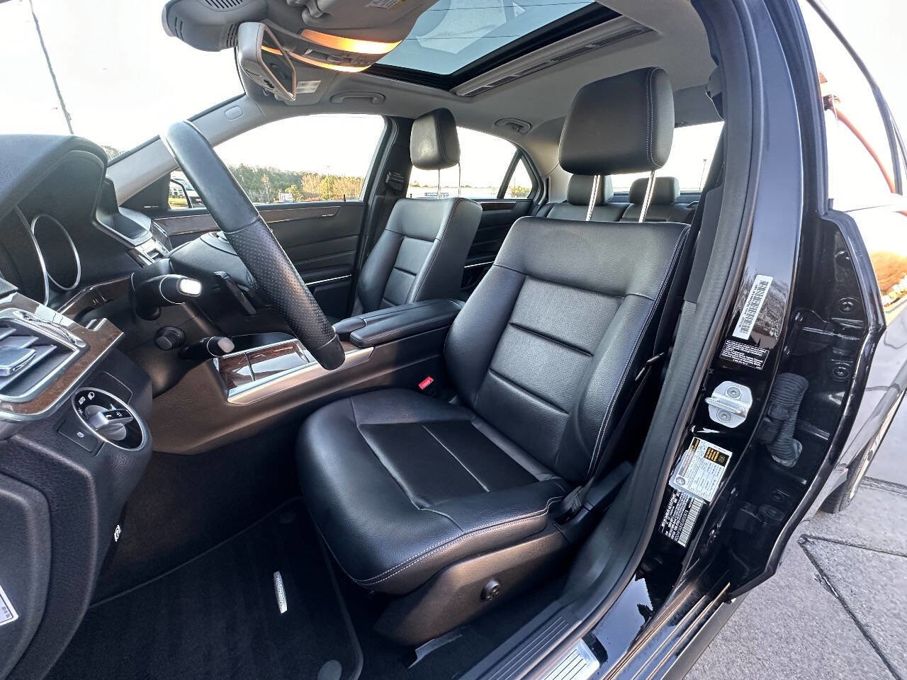 Used 2014 Mercedes-Benz E 350 E 350 Luxury 4dr Sedan image 6