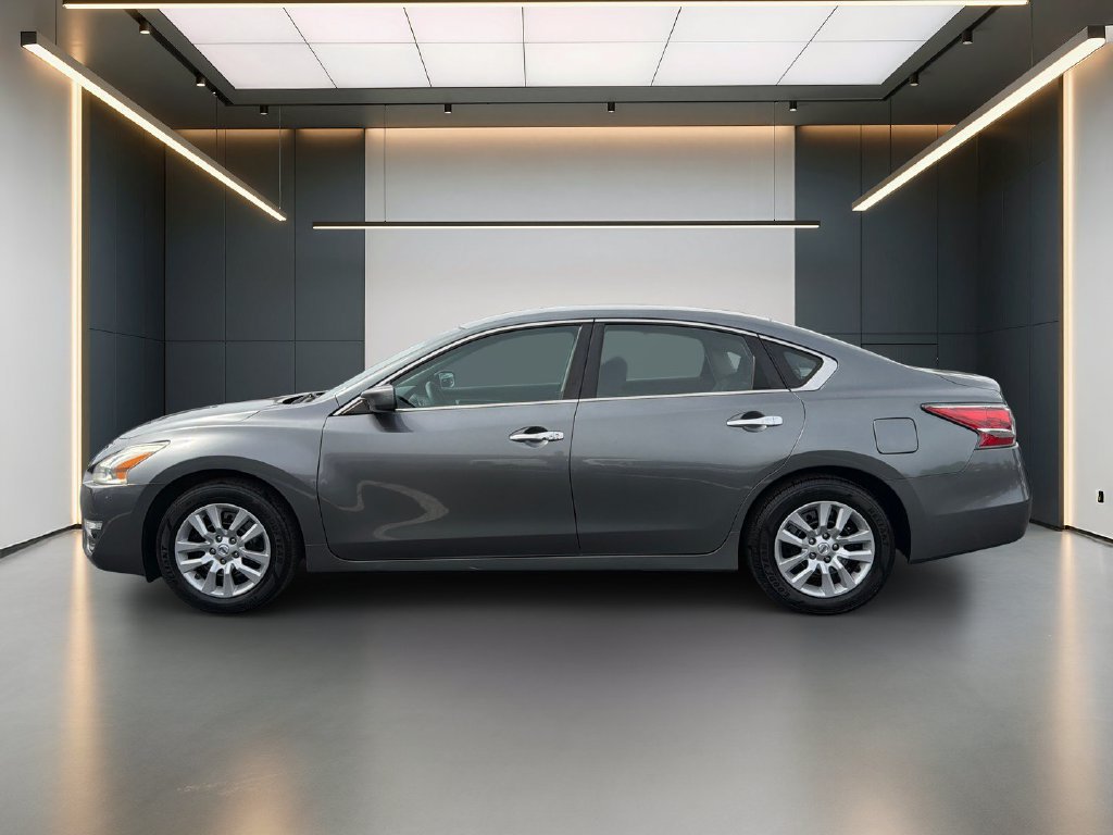 Used 2015 Nissan Altima 2.5 S w/ Power Driver Seat Package FWD image 2