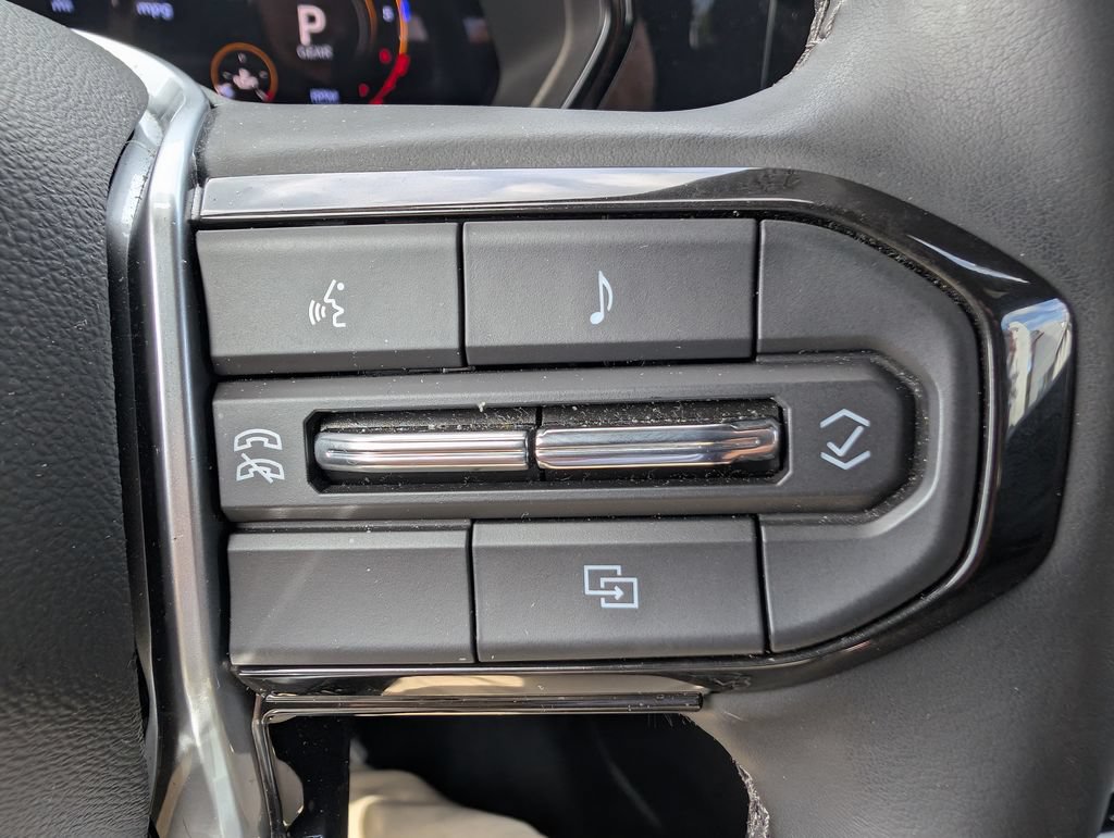 Used 2024 Chevrolet Colorado LT w/ LT Convenience Package AWD/4WD image 24