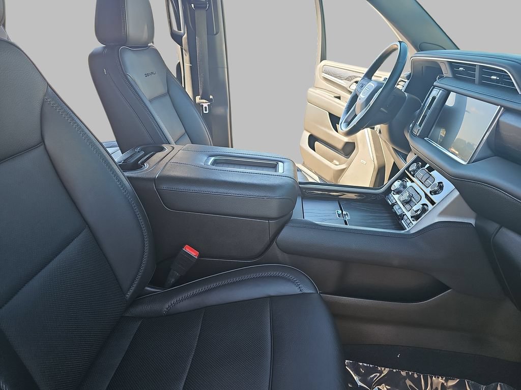 Used 2021 GMC Yukon Denali w/ Denali Premium Package AWD/4WD image 13