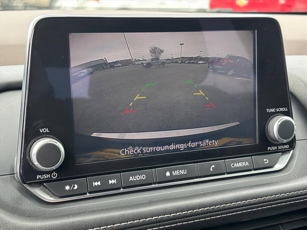 Used 2023 Nissan Rogue SV image 4