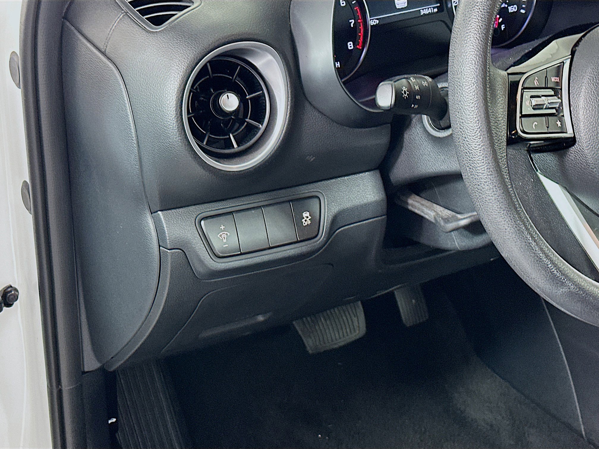 Used 2024 Kia Forte LXS image 16