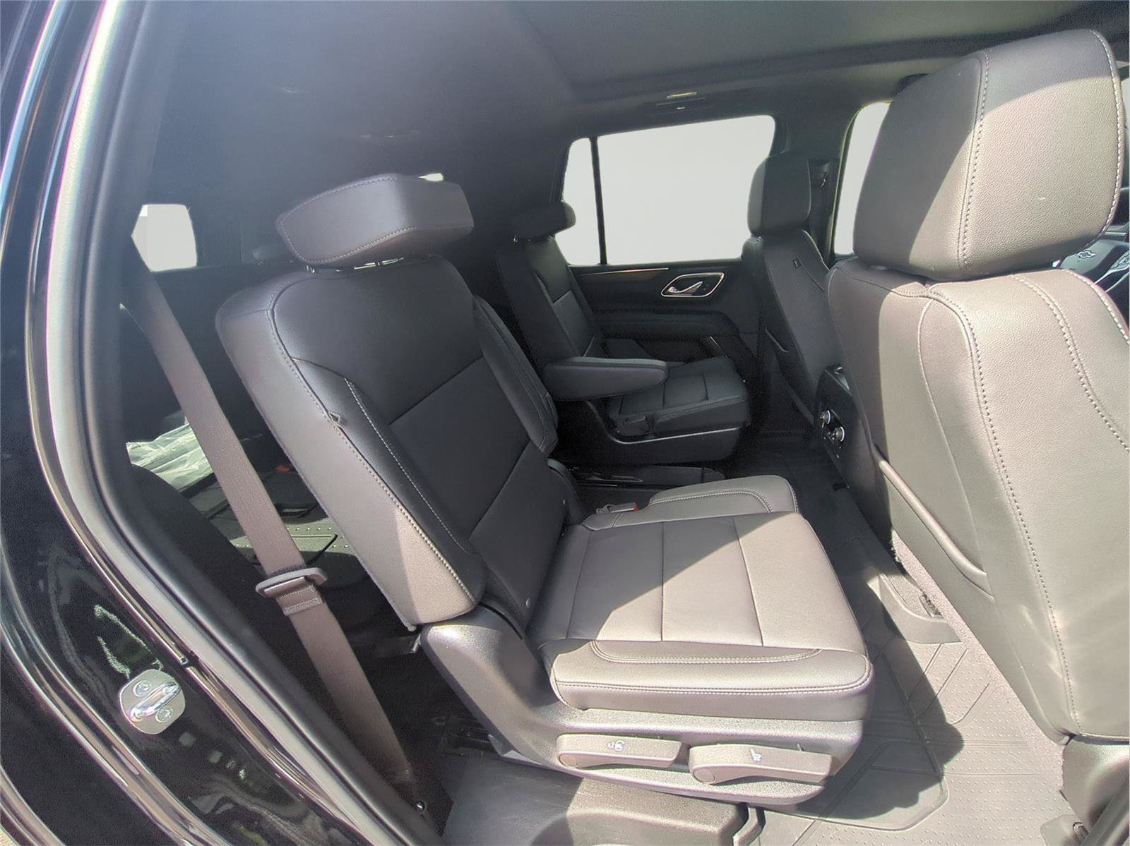 Used 2024 Chevrolet Tahoe Z71 w/ Luxury Package AWD/4WD image 36
