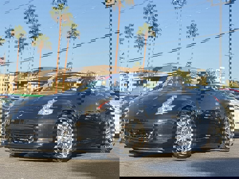 Used 2012 Nissan 370Z Touring w/ Sport Pkg image 2