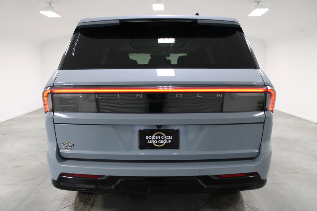 New 2026 Lincoln Navigator Reserve image 7