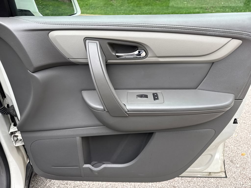Used 2015 Chevrolet Traverse LT FWD image 29