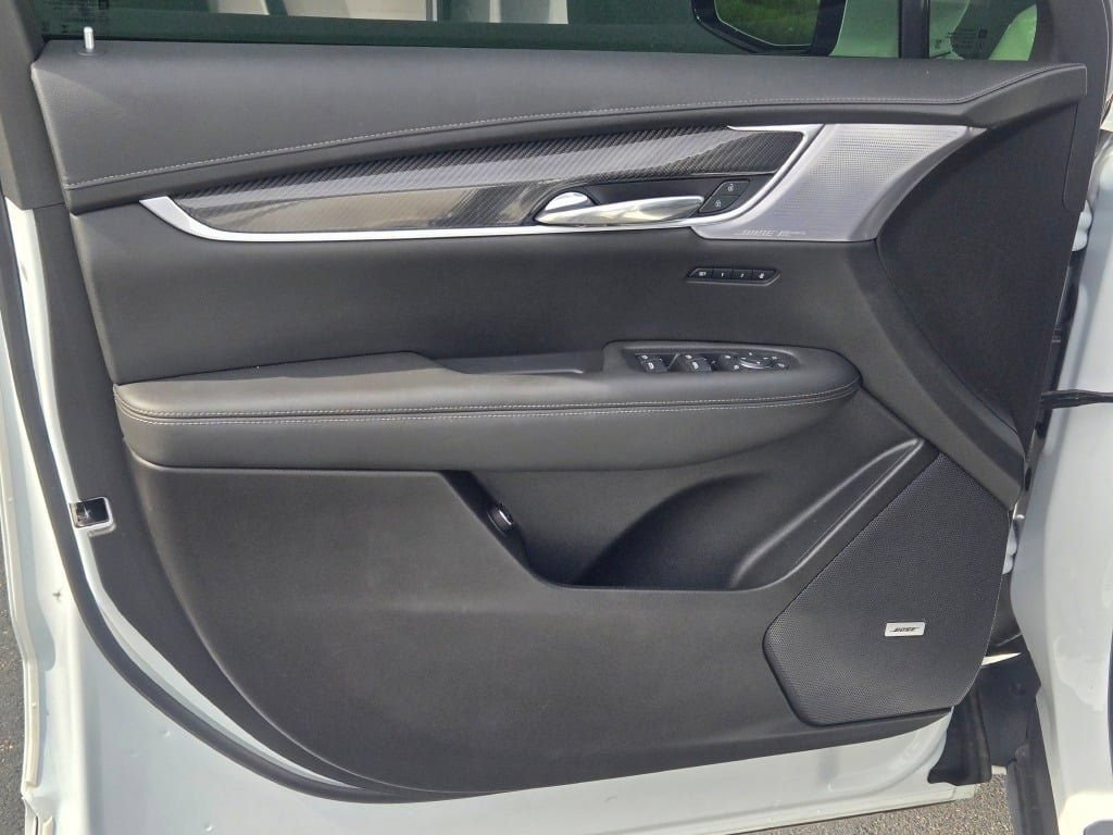 Used 2024 Cadillac XT6 Sport w/ LPO, Onyx Lite Package AWD/4WD image 24