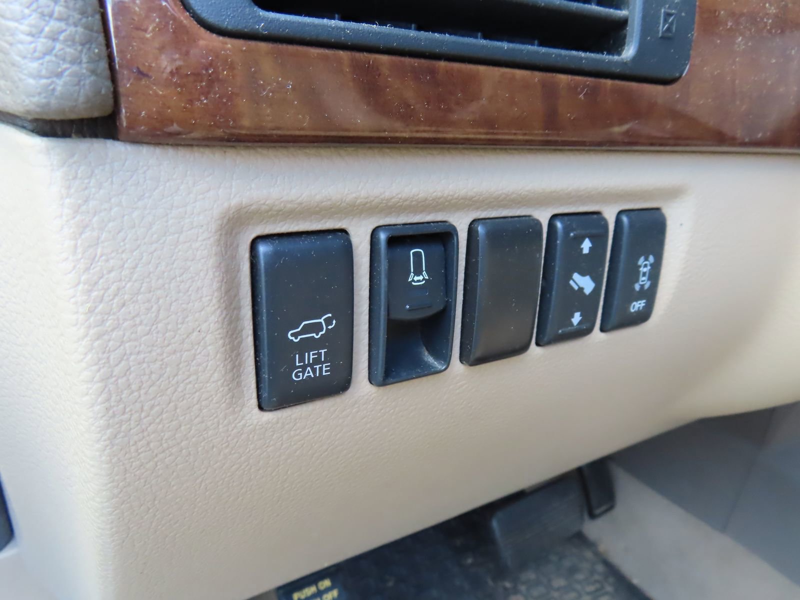 Used 2011 Nissan Armada Platinum AWD/4WD image 14