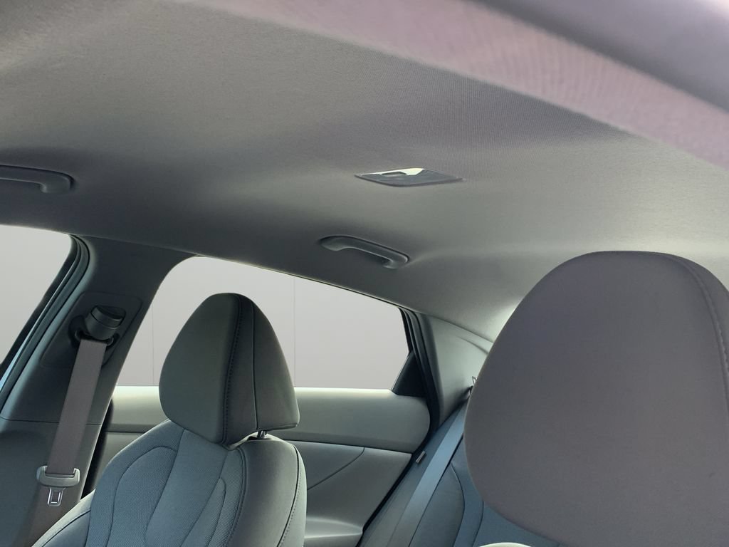 Certified 2026 Hyundai Elantra SE FWD image 32