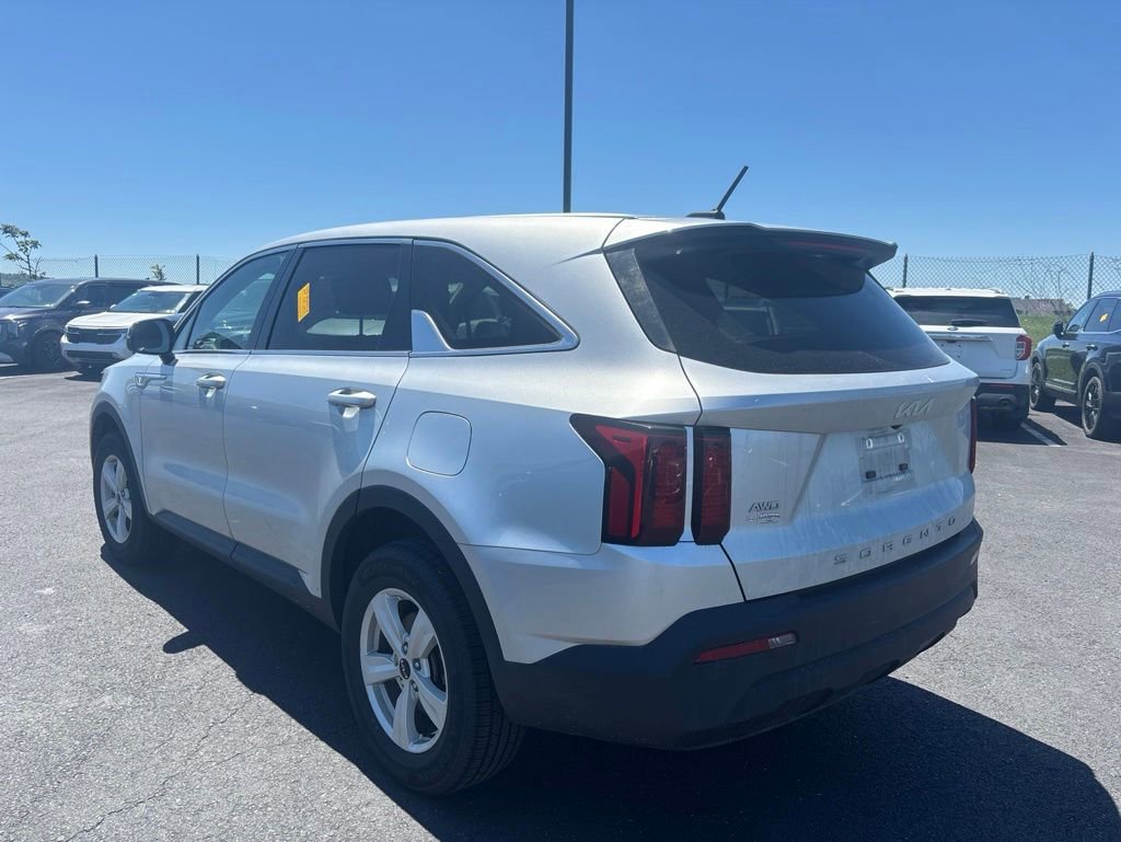 Used 2022 Kia Sorento LX AWD/4WD image 5
