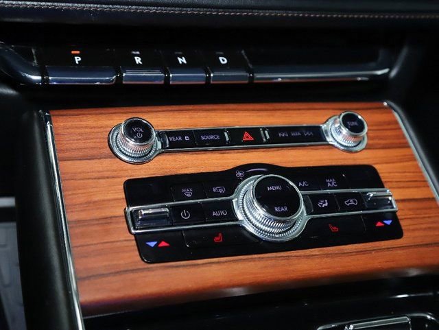 Used 2020 Lincoln Aviator Reserve w/ Class IV Trailer Tow Package image 27