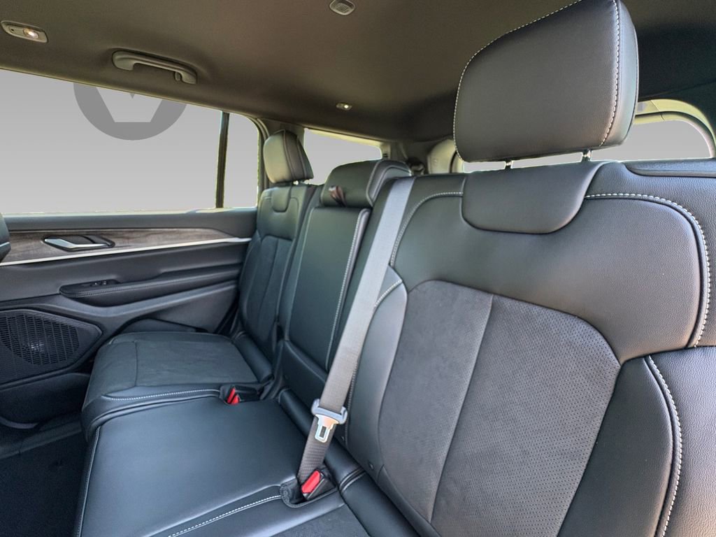 New 2026 Jeep Grand Cherokee L 2WD image 3