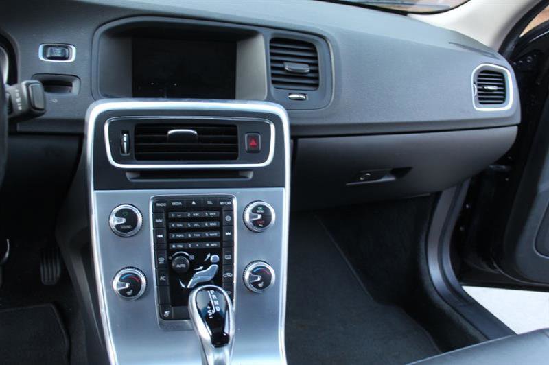 Used 2017 Volvo S60 T5 Dynamic FWD image 18