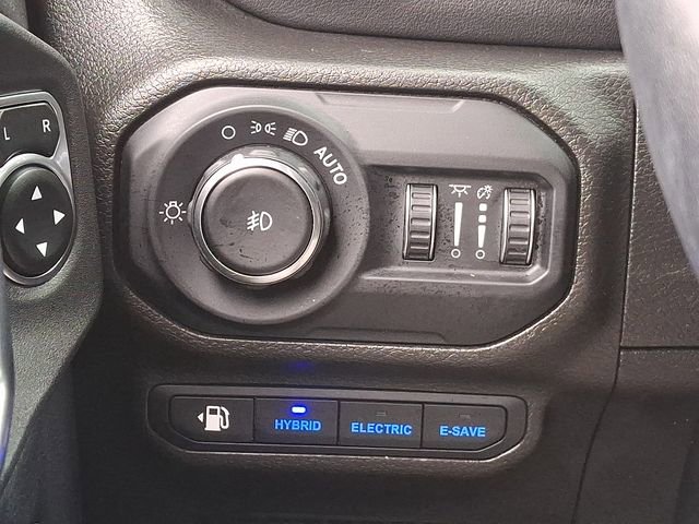 Used 2022 Jeep Wrangler Unlimited Sahara w/ Cold Weather Group image 29