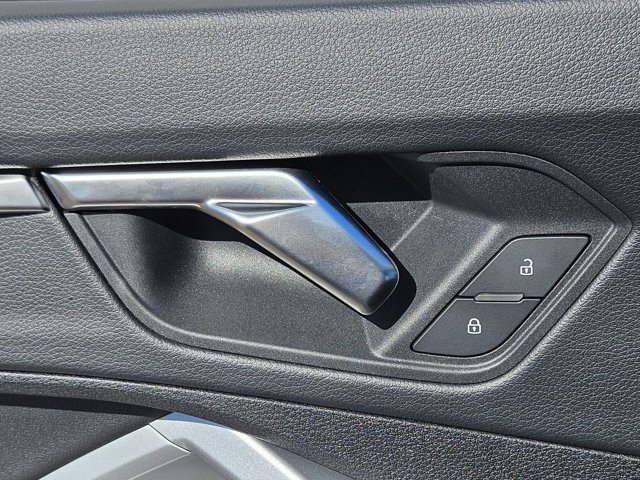 Used 2025 Audi Q3 2.0T Premium image 17